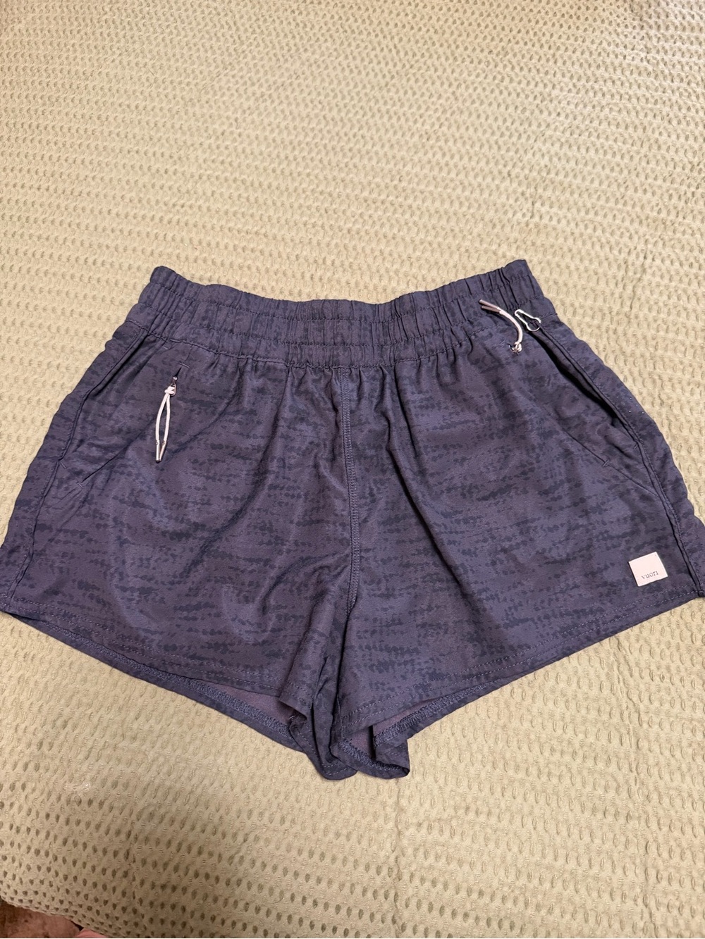 Vuori Women's Vented Active Shorts — Navy